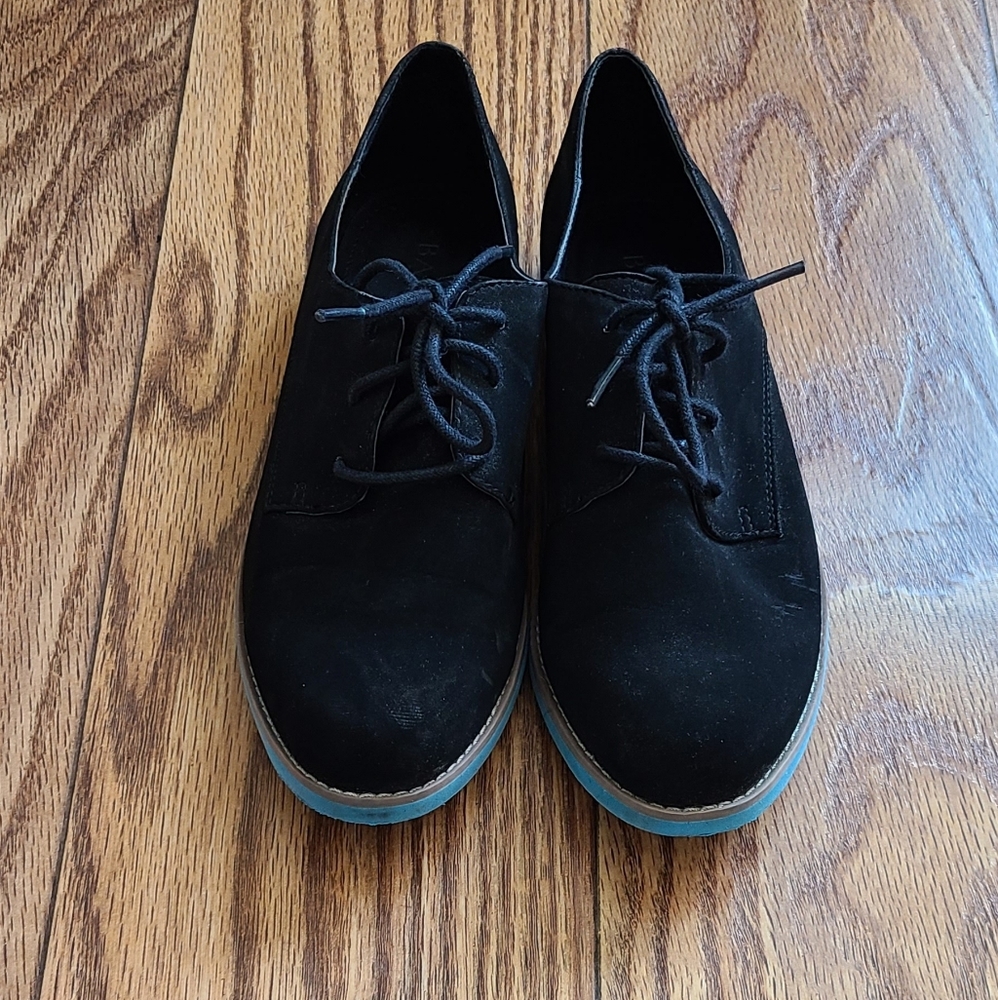 Baker's size 6.5 black shoes with blue soles